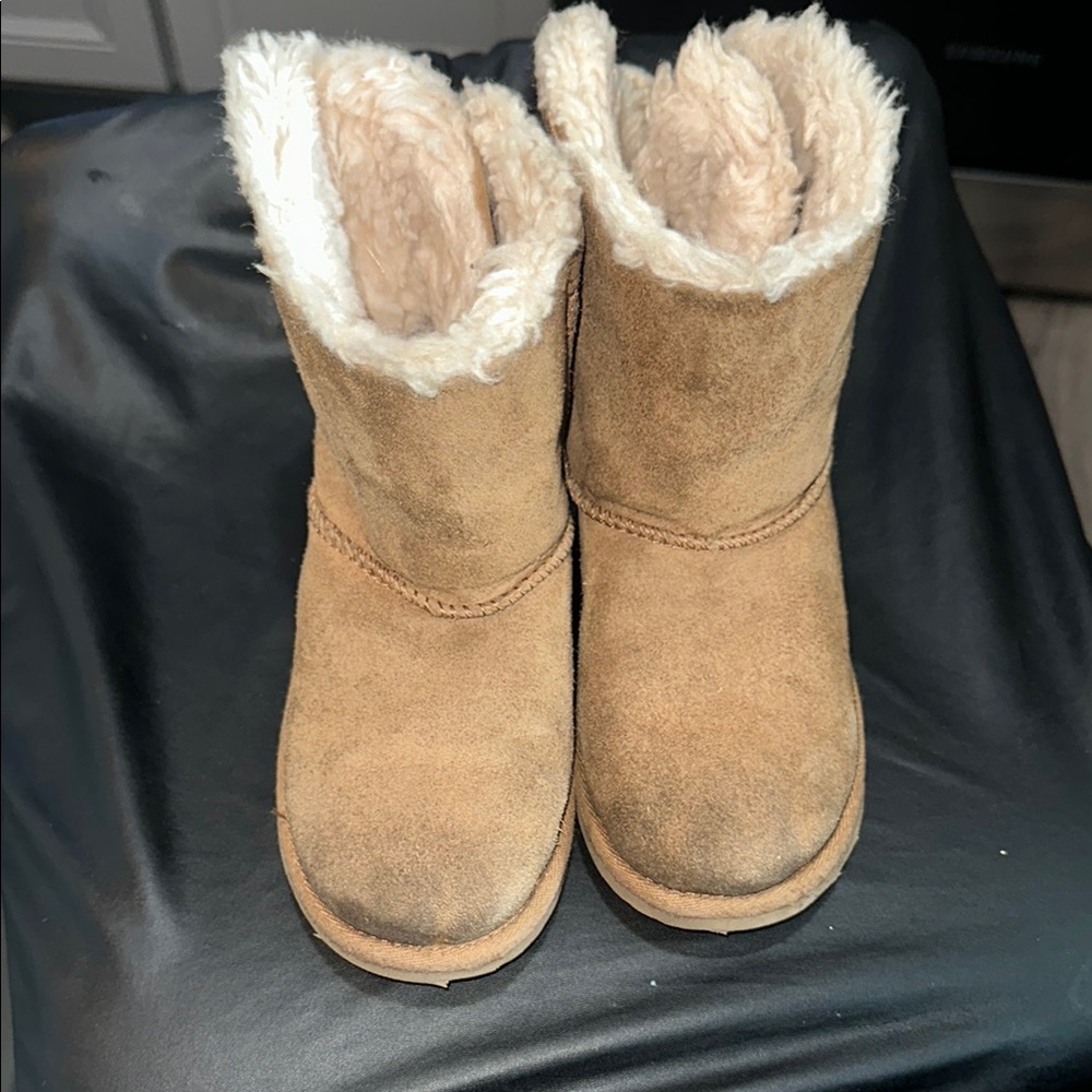 UGG Tan Suede Ankle Boots with Sherpa Lining kid used 11 C